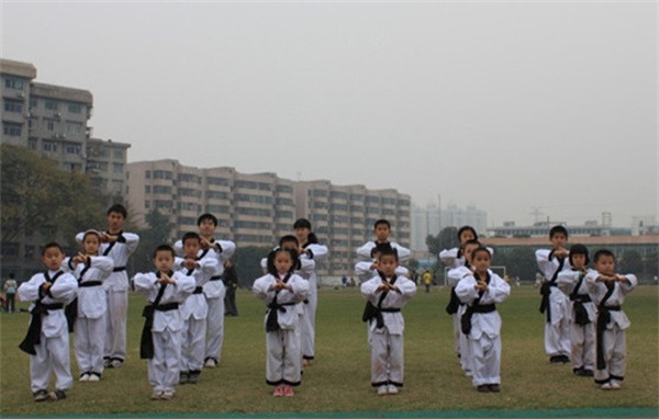 新精武少兒武術(shù) 以武修身，以德養(yǎng)性